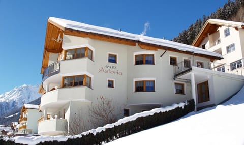 Facade/entrance, Winter