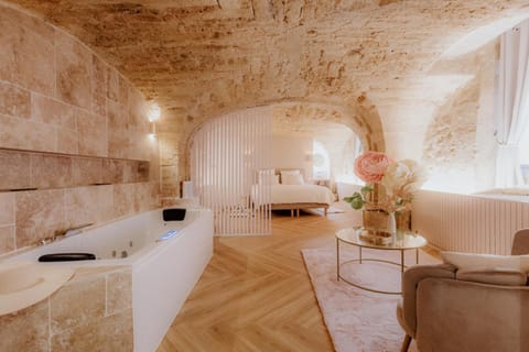 Hot Tub, Living room, Bath