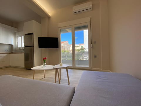 Seating area, Dining area, Garden view