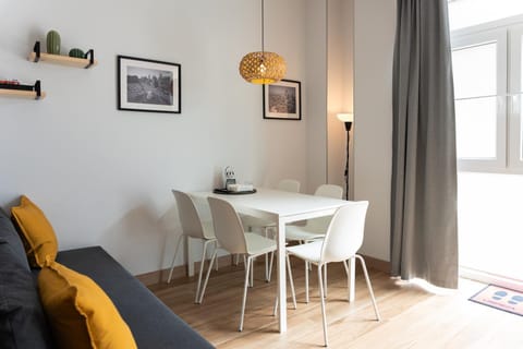 Living room, Seating area, Dining area