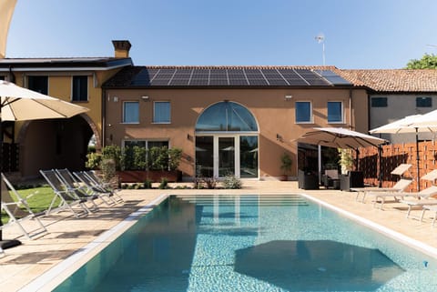 Property building, Swimming pool, Swimming pool