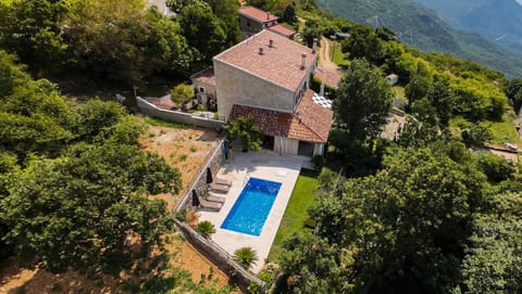 Property building, Natural landscape, Mountain view, Pool view, Swimming pool