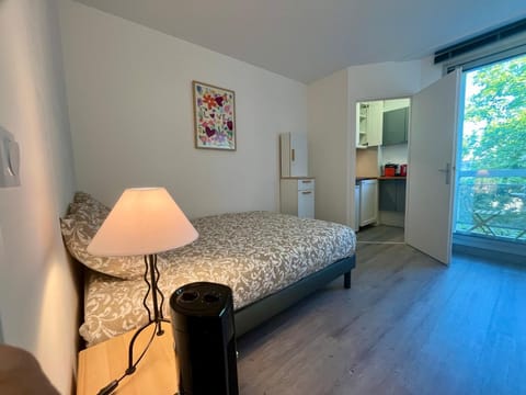 Bed, Kitchen or kitchenette, Photo of the whole room, Bedroom