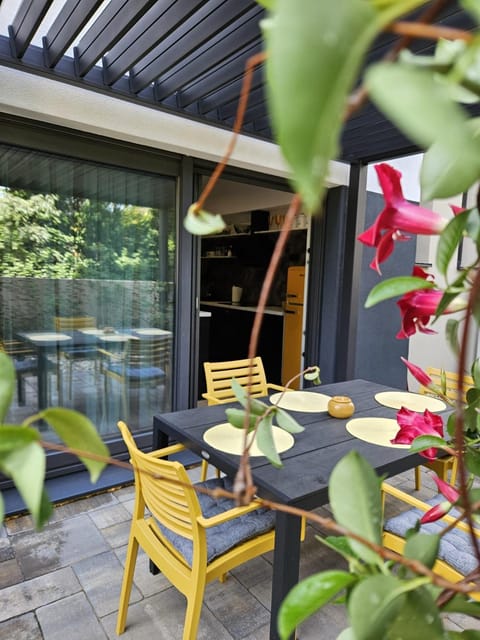 Patio, Balcony/Terrace, Balcony/Terrace, Seating area