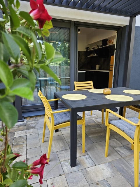 Patio, Balcony/Terrace, Balcony/Terrace, Seating area