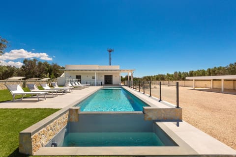 Swimming pool, sunbed