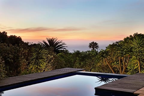 Delightful large villa in Camps Bay with pool - Picasso Villa in Camps Bay