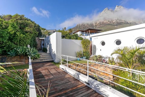 Delightful large villa in Camps Bay with pool - Picasso Villa in Camps Bay