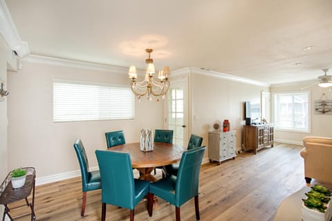 Lower West Newport House in Balboa Peninsula