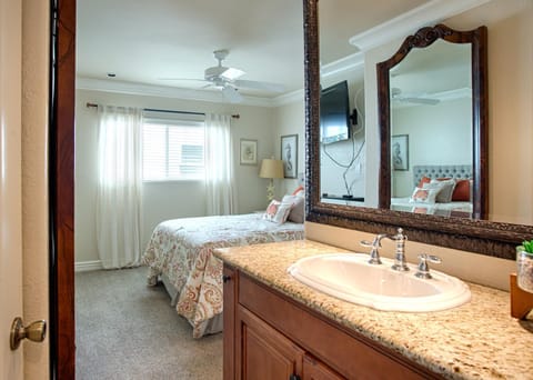 Lower West Newport House in Balboa Peninsula