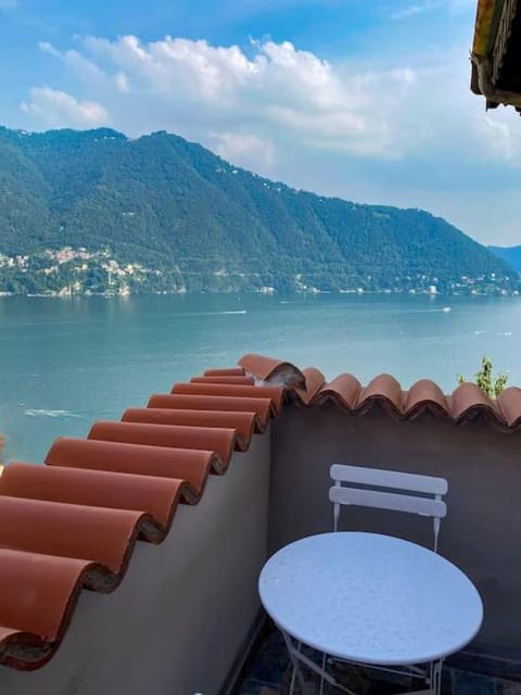 Villa amazing lake view with jacuzzi, private garden and gym Apartment in Cernobbio