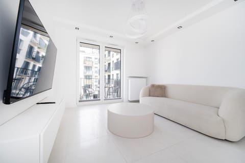 Communal lounge/ TV room, TV and multimedia, Living room, Seating area, Evening entertainment