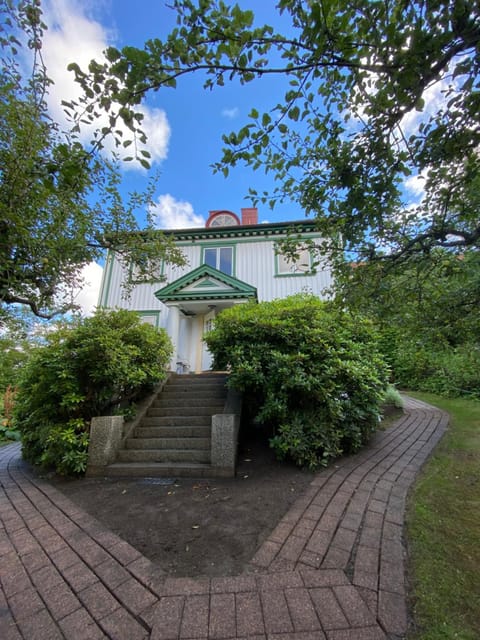 Property building, Spring, Day, Garden, Garden view