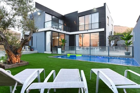 Property building, Pool view, Swimming pool