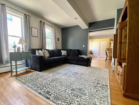 Cozy Main Street Flat Apartment in Ohio