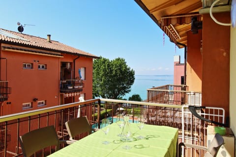 View (from property/room), Balcony/Terrace, Lake view