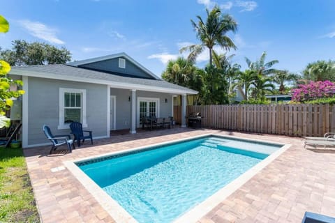 Stunning 4BR 3BA Cottage Pool 5 Min to Beach House in Lake Worth