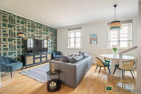 Communal lounge/ TV room, TV and multimedia, Living room, Seating area, Dining area, Evening entertainment