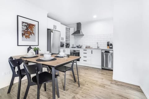 Modern, Central and Classy - By KOSH BNB House in Hamilton