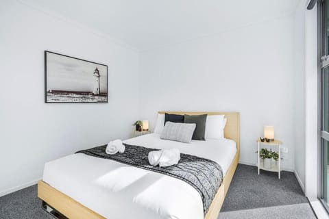 Modern, Central and Classy - By KOSH BNB House in Hamilton