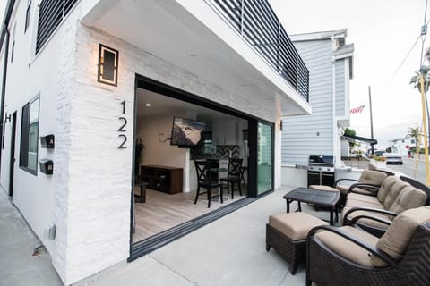 Upper West Newport House in Balboa Peninsula