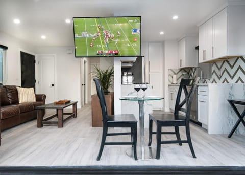 Upper West Newport House in Balboa Peninsula