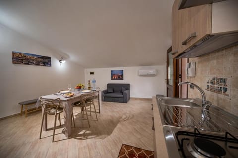 Kitchen or kitchenette, Living room, Seating area, Dining area, stove