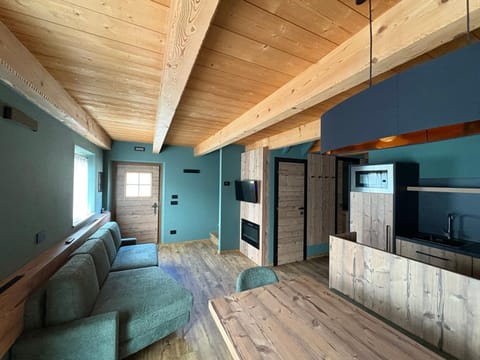 TV and multimedia, Kitchen or kitchenette, Living room