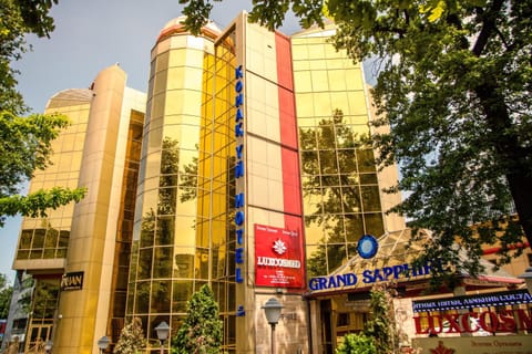 Property building, Facade/entrance, Day, Summer