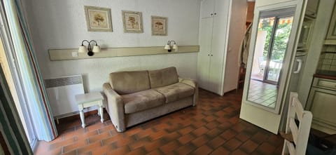 Cozy studio with balcony and communal pool Apartment in Saint-Tropez