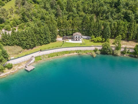 Property building, Nearby landmark, Day, Neighbourhood, Natural landscape, Bird's eye view, Lake view