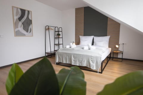 Bed, Photo of the whole room, Bedroom, towels