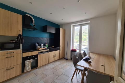 Apt or chalet near the slopes Briançon Apartment in Briançon