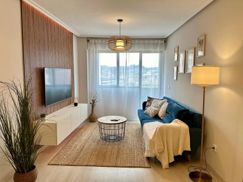 TV and multimedia, Living room, Seating area, Evening entertainment