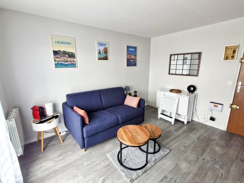 Communal lounge/ TV room, Living room, Seating area