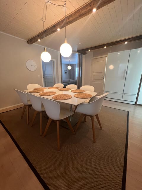 Dining area, kitchen
