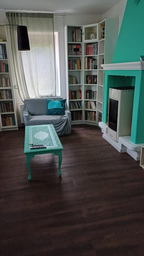 Library, Living room, Seating area