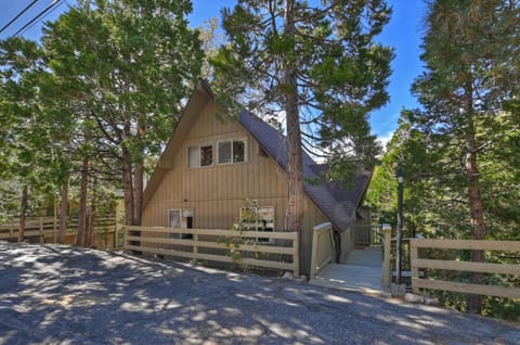 Lake Arrowhead Charming Chalet House in Lake Arrowhead
