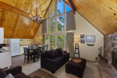 Lake Arrowhead Charming Chalet House in Lake Arrowhead