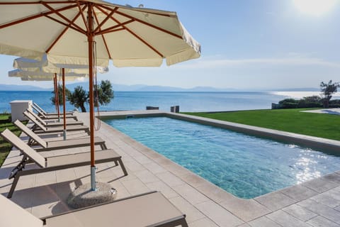 Patio, Sea view, Swimming pool, sunbed