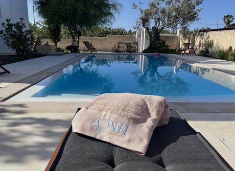 Swimming pool, sunbed, towels