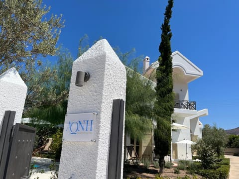 Aoni Suites Apartment hotel in Argolis, Greece