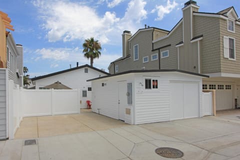 1759 Miramar Dr House in Balboa Peninsula