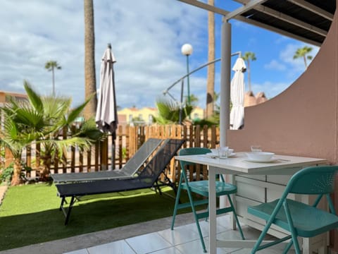 Balcony/Terrace, sunbed