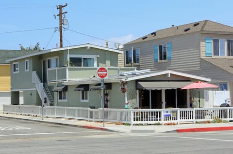 Lower West Newport House in Balboa Peninsula