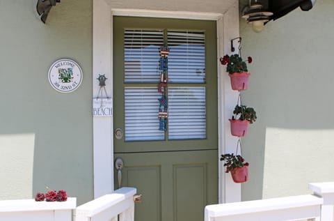 Lower West Newport House in Balboa Peninsula