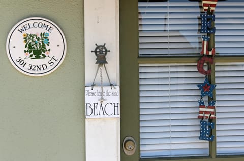 Lower West Newport House in Balboa Peninsula