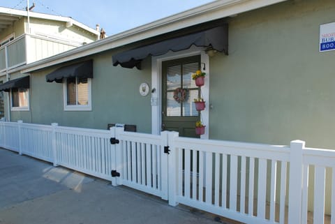Lower West Newport House in Balboa Peninsula