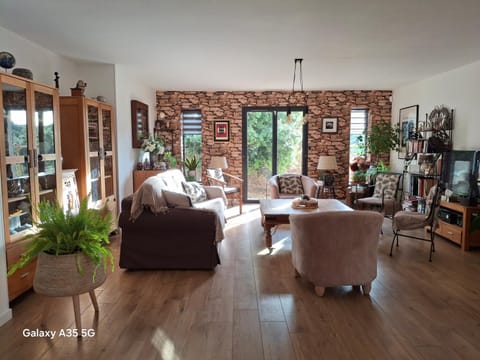 Communal lounge/ TV room, Living room, Seating area