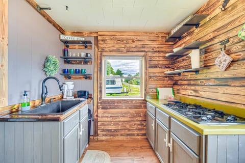 Wisconsin Lakeside Cottage with Deck, Views House in Wisconsin